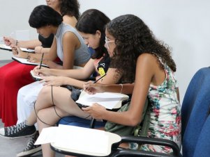 Estudantes do Cedet nas oficinas do projeto EduCom Ciência 